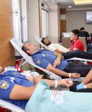 Polislerden Kan Bağışı İle Farkındalık Çağrısı