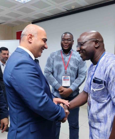 İzmir’de Burkina Fasolu Sağlıkçılara Sertifika!