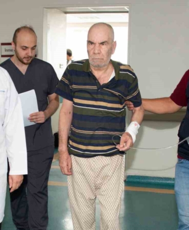 65 Yaşındaki Hastaya Nadir Beyin Ameliyatı Başarısı