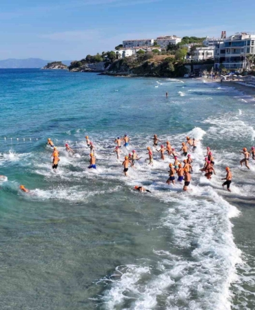 Otizmli Çocuklar İçin Kuşadası’nda Yüzme Yarışı