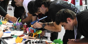 Eskişehir’de Çirkin Robotlar Kıyasıya Yarıştı!