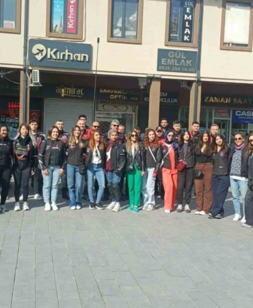 Pembe Balonlarla Kadın Sağlığına Dikkat Çektiler