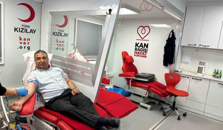 Sağlık-Sen Başkanı’ndan Kızılay Haftası’nda Kan Bağışı