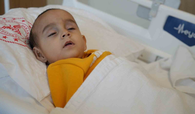 14 Aylık Hamza, İlk Kez Duyarak Mutluluğa Ulaştı