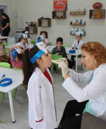 Miniklere Ağız ve Diş Sağlığı Eğitimi Verildi