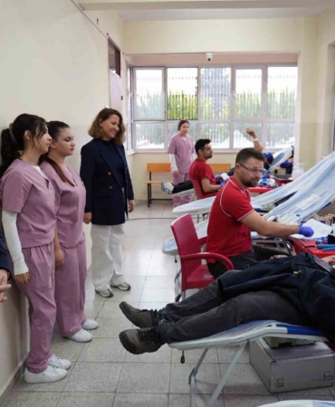 Öğretmenler Günü’nde Kan Bağışıyla Dayanışma