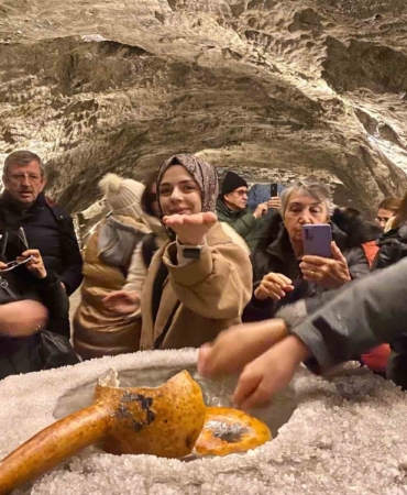 Tuz Mağarasında Astım Hastalarına Şifa Arayışı