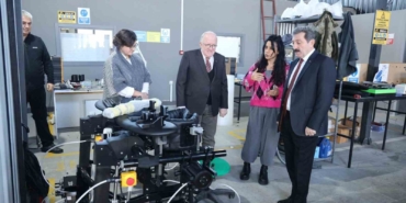 Engelli Bireyler İçin Yenilikçi Yürüme Robotu