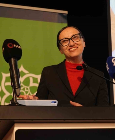 Prof. Dr. Özcan’dan Diş Hekimliğinde Ödül Gururu