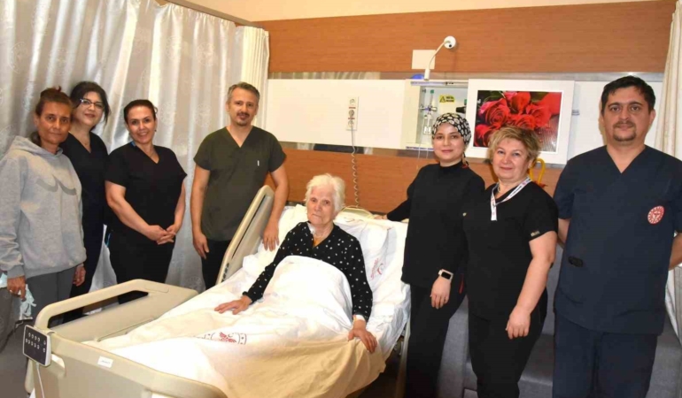 90 Yaşındaki Hasta Koroner By-Pass ile Hayata Döndü
