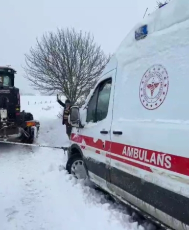 Kar Engeline Rağmen Hastaya Ulaşmayı Başardılar!