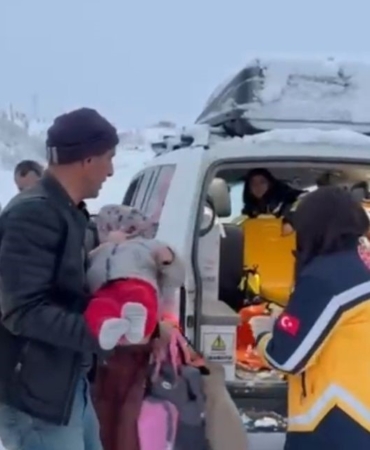 Kar Engeline Rağmen 3 Yaşındaki Çocuk Kurtarıldı
