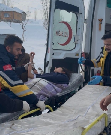 Karlı Havada Hayat Kurtaran Paletli Ambulans