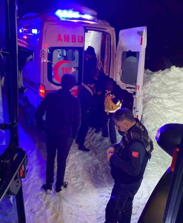 Hakkari’de Karla Mücadele: Ambulansa Destek!