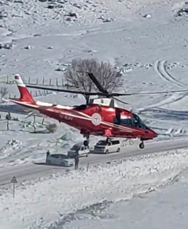 Kar Yağışı Arasında Hayat Kurtaran Helikopter!