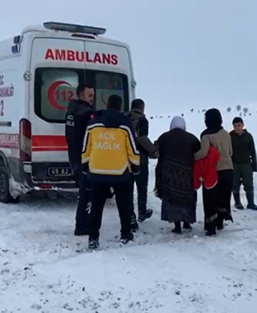 Kar Engellerini Aşan Sağlık Ekipleri