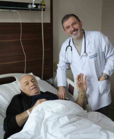 65 Yaşındaki Hasta, Zorlu Ameliyatla Hayata Döndü