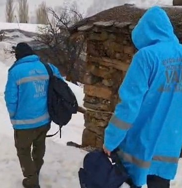 Bahçesaray’da Sağlık Hizmeti Evlerde Devam Ediyor