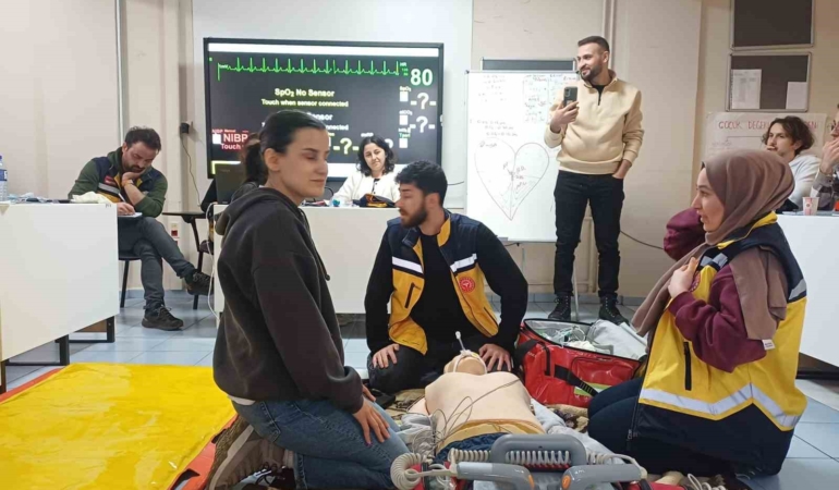 112 Personeline Temel ve İleri Yaşam Eğitimi
