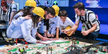 Bilim Kahramanları İzmir’de Robot Yarıştı!