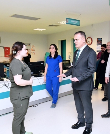 Vali Akbıyık Hastane Ziyaretiyle Sağlık Hizmetlerini İnceledi