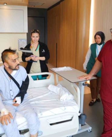 Kahramanmaraş’ta Kaya Parçası Sürücüyü Yaraladı!