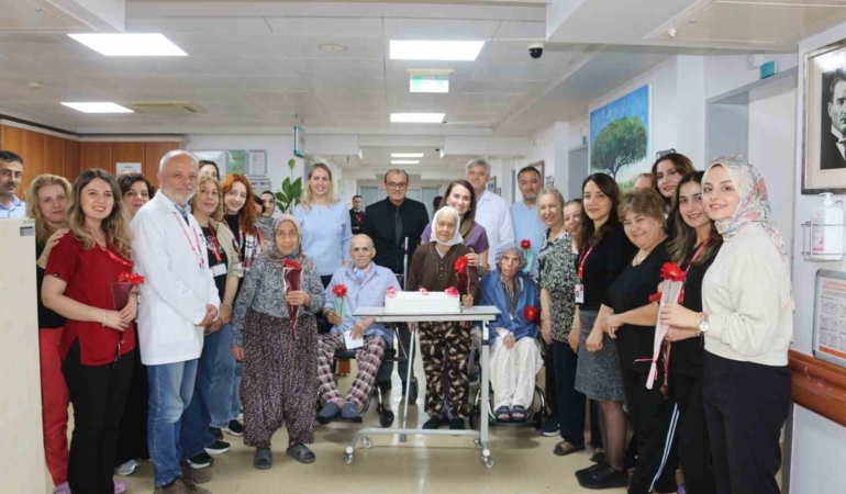 Yaşlılar Haftası’nda Hastalara Moral Etkinliği