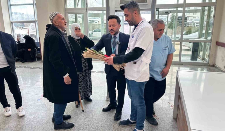 Yaşlılara Saygı Haftası’nda Hastanede Sıcak Anlar