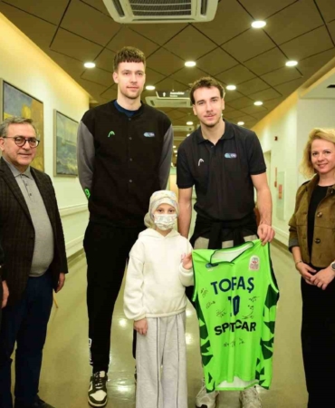 Lösemili Çocuklar İçin Renkli Umut Sergisi