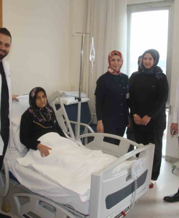 Erken Teşhisle Kolon Kanseri Ameliyatı Başarıyla Yapıldı