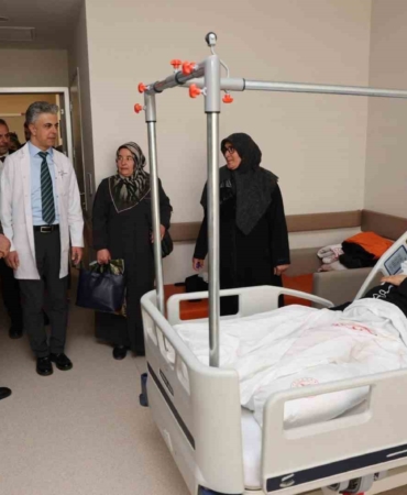 Vali Aydoğdu’dan Hastalara Geçmiş Olsun Ziyareti