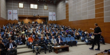Dr. Umut Yıldız OMÜ’de Evrenin Sırlarını Açıkladı