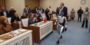 Türkiye’nin İlk İnsansı Robotu Mecliste!