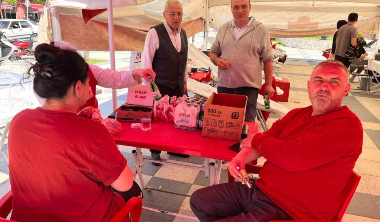 Öğrenciler İkna Etti, Sarıgöl’de Kan Bağışı Patladı!