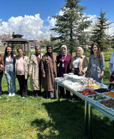 Van’da Anneler Günü’nde Ebe Destek Etkinliği