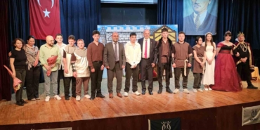 Meslek Liseli Gençler ‘Hamlet’ ile Sahne Aldı