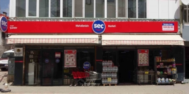 Baba-oğulun mahalle bakkalından Seç Market’e uzanan 40 yıllık yolculuğu