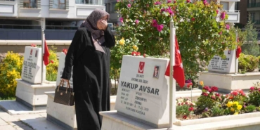 Niğde’de Vali ve Protokolden Şehitlik Ziyareti