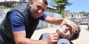 Bıçakçı İbrahim, Tıraş ile Keskinliği Kanıtlıyor!