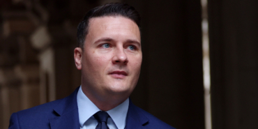 İşçi Partisi’nde Kriz: Starmer’a İstifa Çağrısı!
