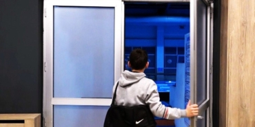 Savaştan Kaçtı, Olimpiyat Hayaliyle Yüzüyor!