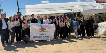 Simav’da gençler serada hasatla buluştu